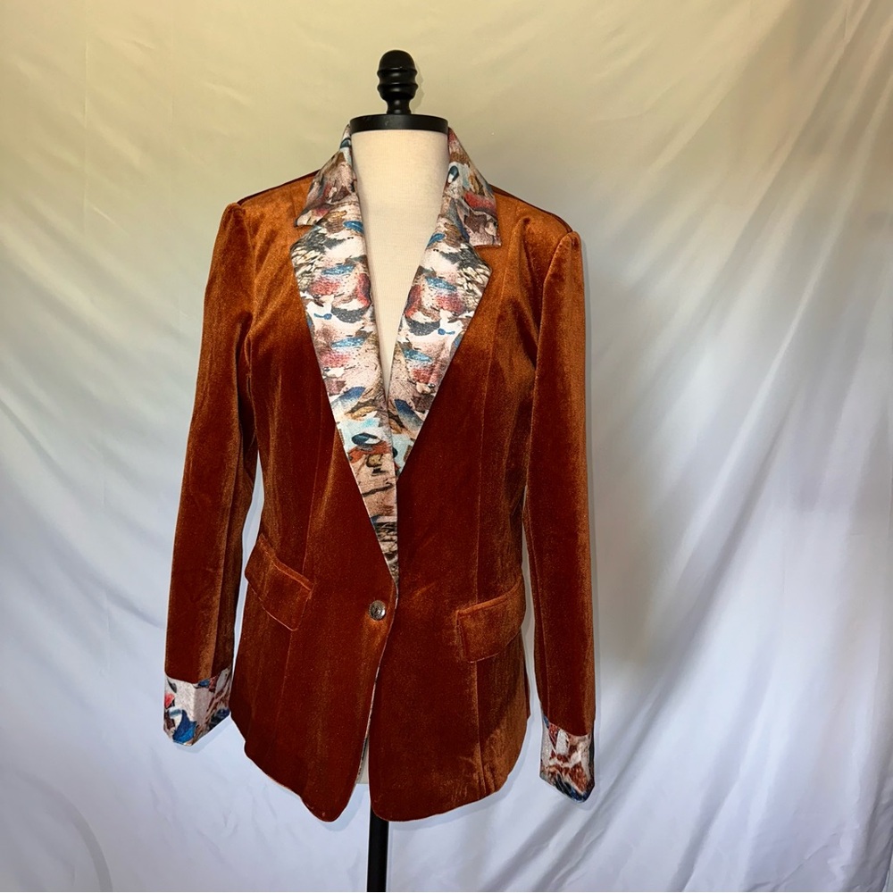 Futario NWT Women's Velvet Blazer with Patterned Trim
